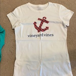 Vineyard vines t shirt